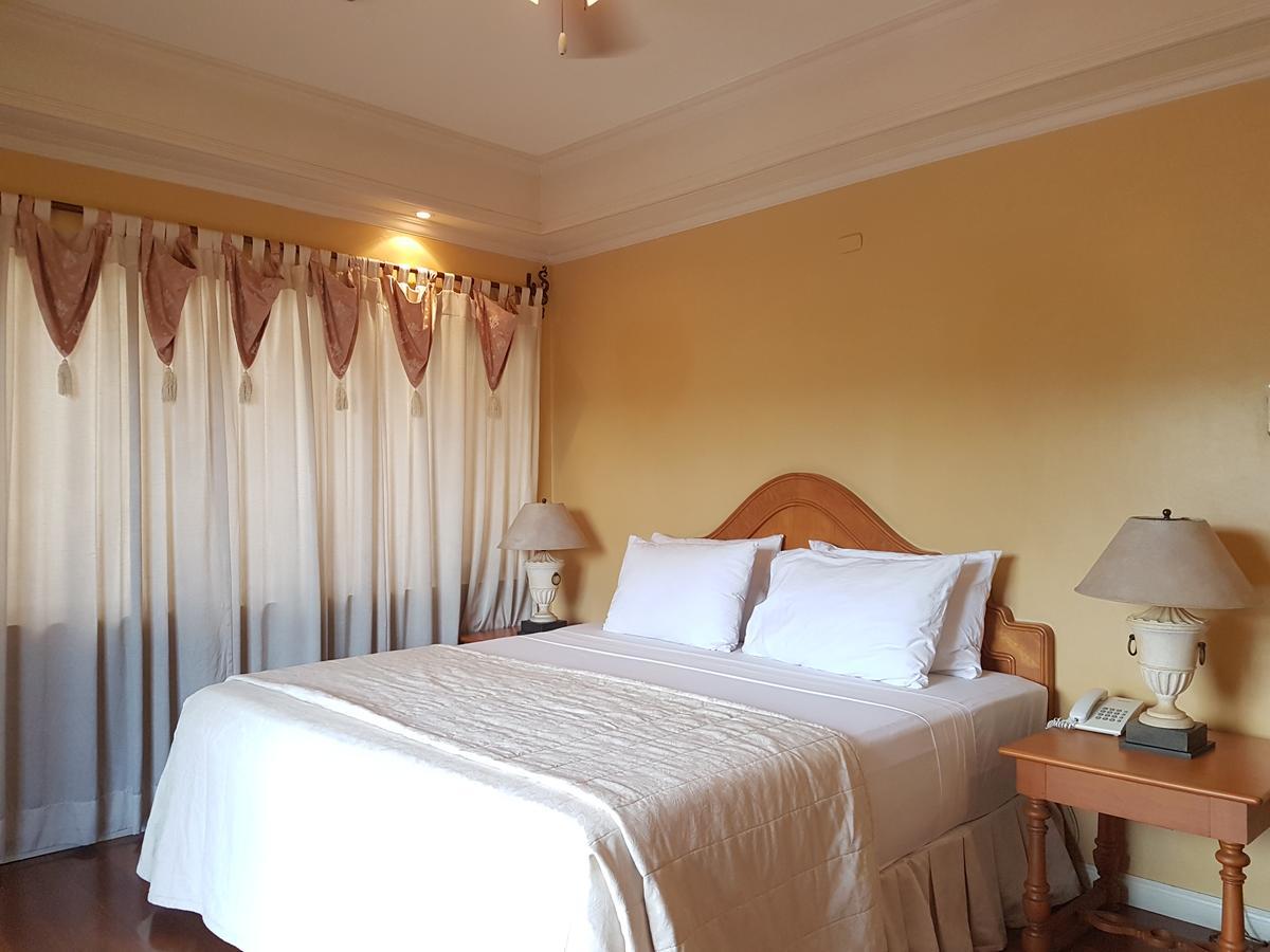 Sophia Suites Residence Hotel Cebu Stadt Exterior foto