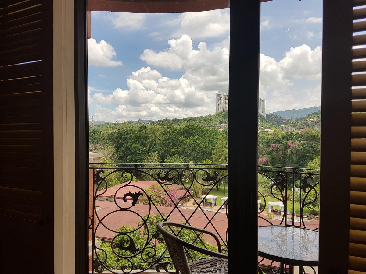 Sophia Suites Residence Hotel Cebu Stadt Exterior foto