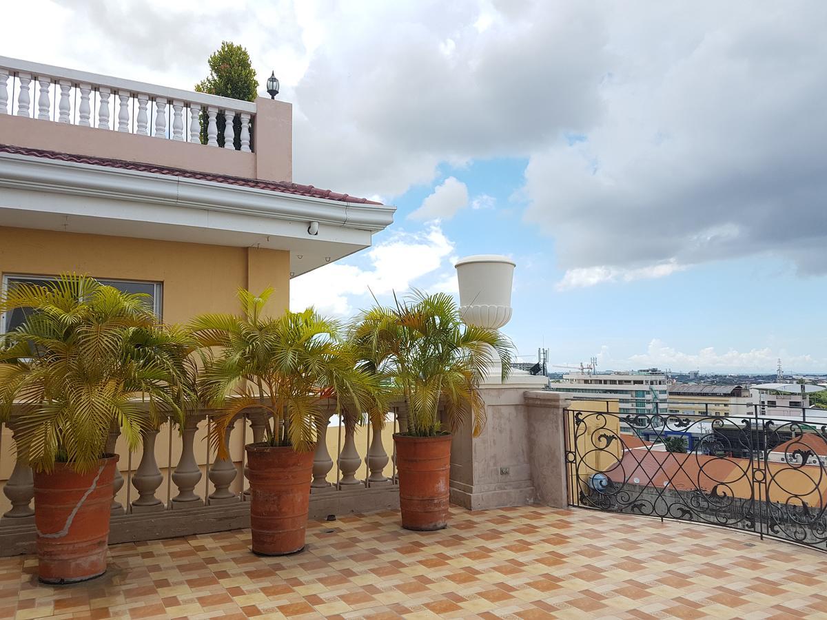Sophia Suites Residence Hotel Cebu Stadt Exterior foto